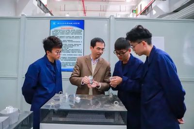 “寧送外賣(mài)不進(jìn)工廠”已成過(guò)去？應(yīng)屆畢業(yè)生揭秘 高端制造業(yè)的機(jī)電一體化專業(yè)真香